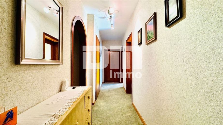 Modernisiertes Ein-/ Zweifamilienhaus inkl. PV-Anlage + 
Garage auf Traumgrundstück – WE2 OG Flur / Diele