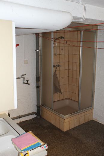 Dusche im Waschkeller