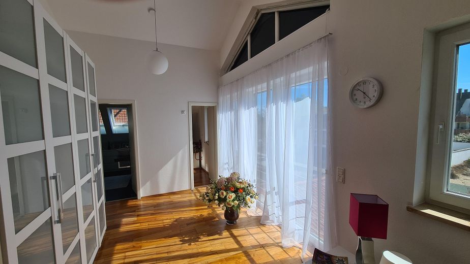 VON PRIVAT UND PROVISIONFREI: Reiheneckhaus in Großhadern im Blumenviertel – Bild-08-Schlafzimmer-DB
