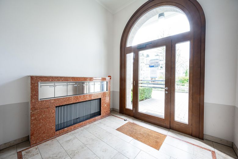 Luxuriöse, moderne 5-Zimmer Maisonette Wohnung mit TG-Stellplatz und Balkon in Südwest-Lage – Hauseingang 1
