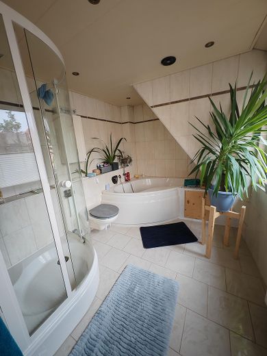 Traumhafte Dachgeschosswohnung – Badezimmer 2