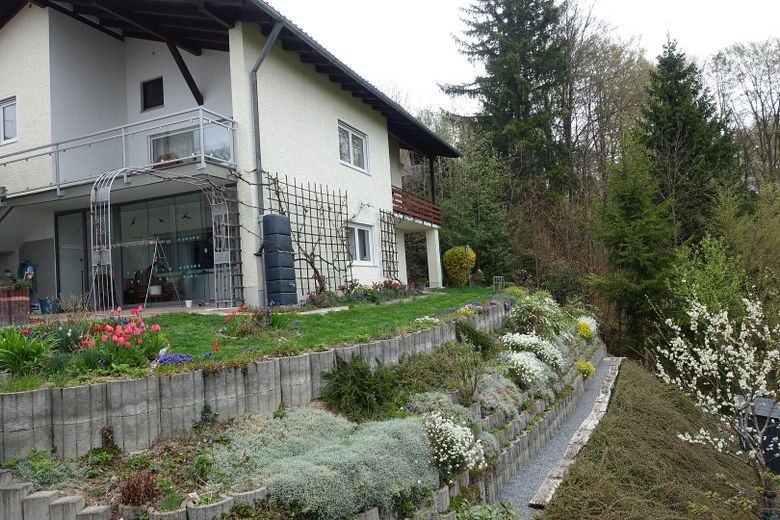 Einfamilienhaus in Hanglage