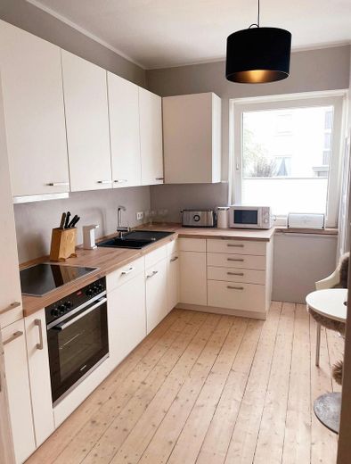 Möbliert wohnen in Schwachhausen: 3 Zimmer, eigener Garten, 1.700 € all-inclusive – Küche