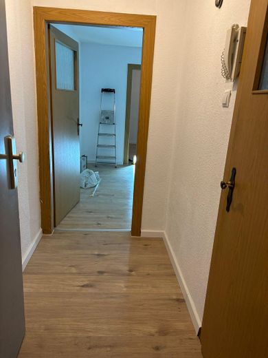Faktor 16,67 - Dach des MFHs neu - Wohnung renoviert - seltene Chance! – Flur