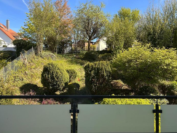 Vom Balkon Blick auf Garten