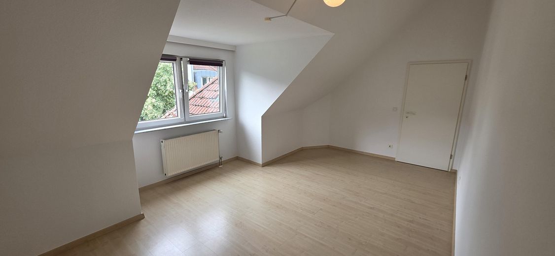 leegstaande 4-kamer-dakappartement in rustige ligging met overdekt balkon op het zuiden – Kinderzimmer 1