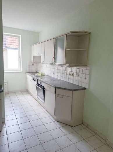 شقة من 3 غرف تشمل مطبخًا مجهزًا / 790 يورو شامل التدفئة – Küche