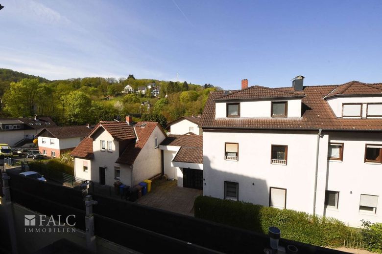 Maisonette-Wohnung mit Großzügigkeit und Komfort - modernes Wohnen auf zwei Ebenen – Blick vom Balkon