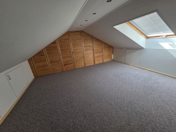 Schönes freistehendes Einfamilienhaus zu verkaufen – Schlafzimmer OG