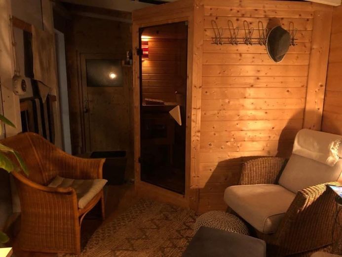 Toskana-Villa freistehend auch als Zweifamilienhaus nutzbar – Sauna EG