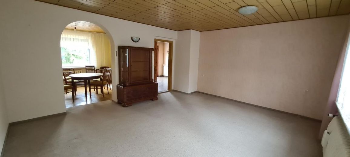 ab sofort: Einfamilienhaus in ruhiger Dorflage nahe Hermsdorf, Preis VB – Wohnzimmer