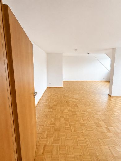 Frisch renovierte 2-Zimmerwohnung mit Dachterrasse im Frankenberger Viertel – Zimmer 1