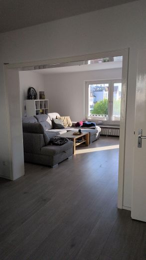 3,5 Raum-Whg. City, 2 Balkone, modernisiert, Bad: Wanne + Dusche + Fenster – Wohnen