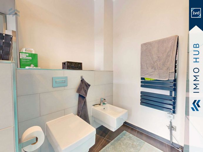 3687181-4FNg39NZDUQcvgj7vXeUTXaB-Bad mit Toilette.jpg