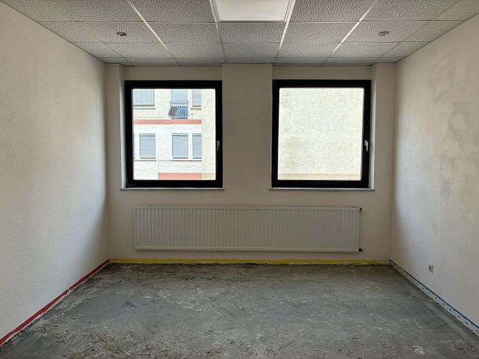 Vermietung: Großzügige Praxis- oder Bürofläche mit Entwicklungspotenzial im Herzen von Bad Kreuznach – फोटो 24