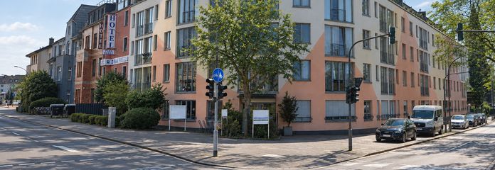 Appartement sous les combles accessible aux personnes à mobilité réduite avec grande terrasse ensoleillée (sans commission !) – Hausansicht 