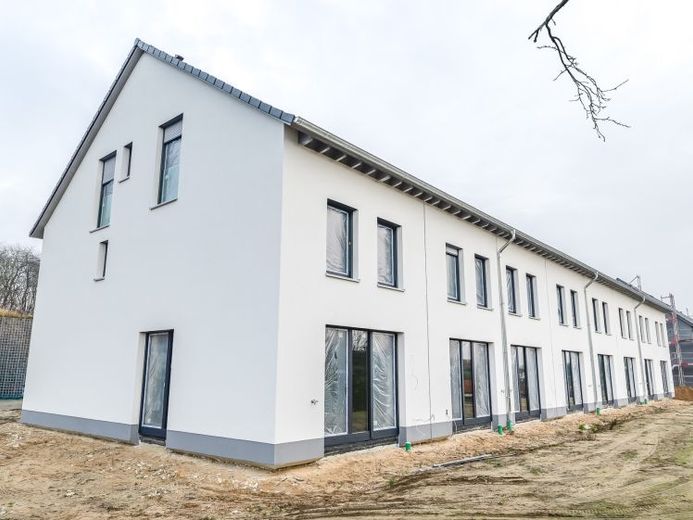 Exklusives KfW-55-Neubau-Reihenhaus in Stade – 5,5 Zimmer, ca. 130 m², modern & bezugsfertig ab 01.06.2026 – Foto 1