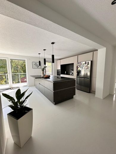Exclusive house with a separate apartment in a quiet location on the edge of the forest in Tuttlingen – Küche EG