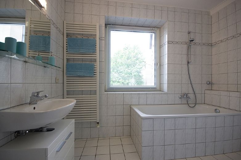 Zentral und ruhig: Möblierte Wohnung in Essen mit zwei Schlafzimmern und Internetzugang Nähe Hauptbahnhof – 57a68fdb03c67d4573dfc75de4b69fdda638f5d1.jpg