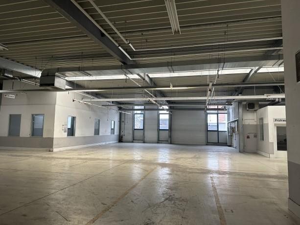 Industrie-/Logistikstandort mit Büro- und Sozialflächen| 6.000 € Kalt| 3,83 €/m² | 3D-Scan – Haupthalle 