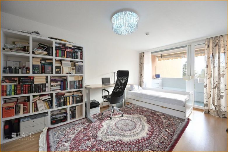 Schlafzimmer mit West-Balkon