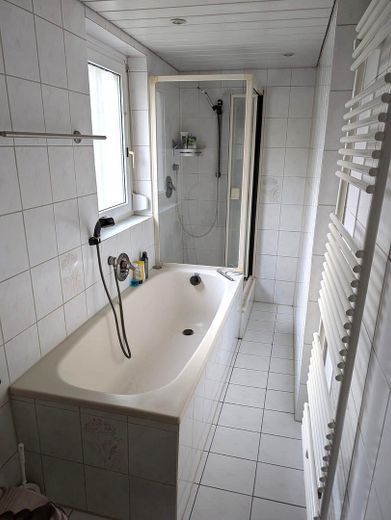 Bad EG mit Badewanne und Dusch