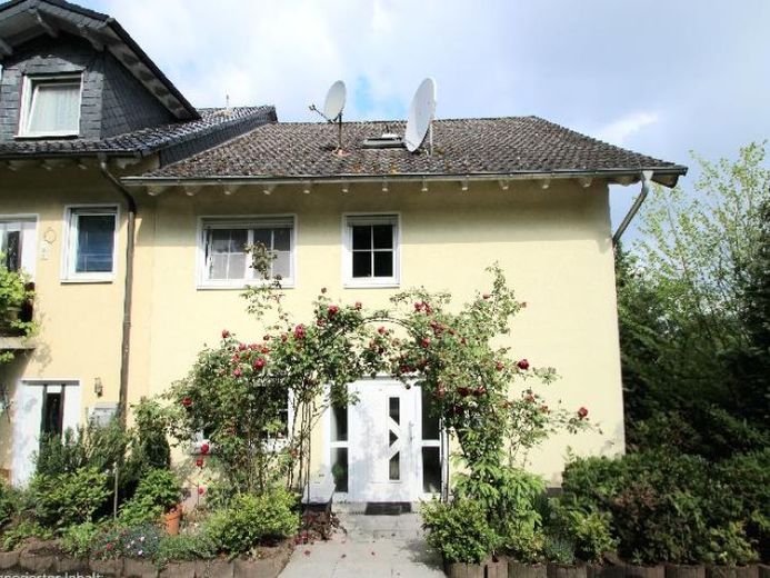 Immeuble résidentiel de 4 logements 318 m² 3 balcons Terrasse Débarras 2 places de parking Bad Godesberg – Photo 1