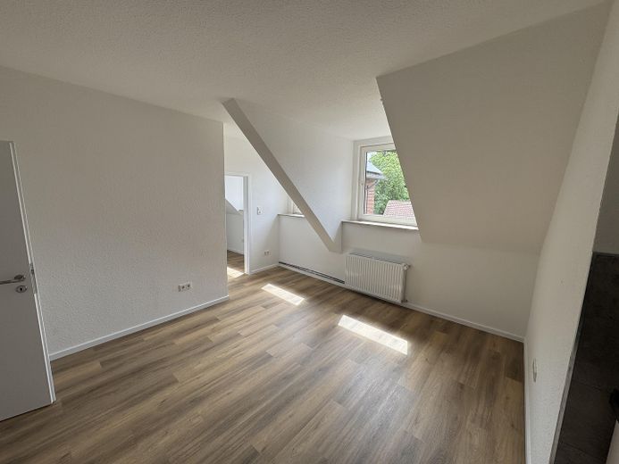 Helle und frisch sanierte 3 Zimmer Wohnung – Küche