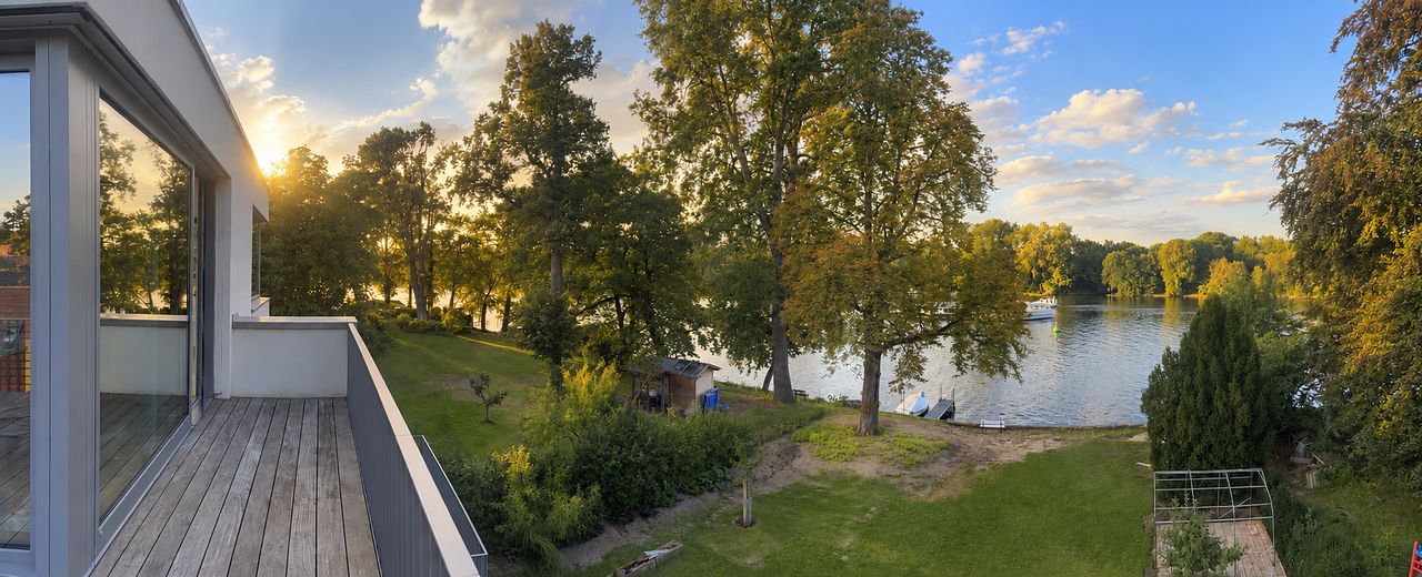 Vistas despejadas de 180° al Spree y vistas a zonas verdes - ático tipo maisonette en casa de tres viviendas – DG - Spreeblick von Terrasse 