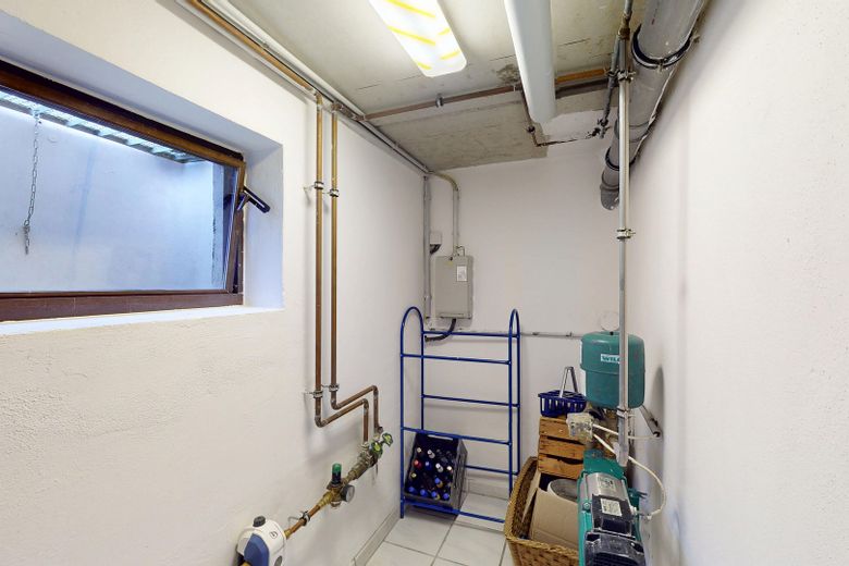 Geniş manzaralı yenilikçi mimar evi; cömert yaşam alanı; modern enerji tedariki – Vorratsraum UG