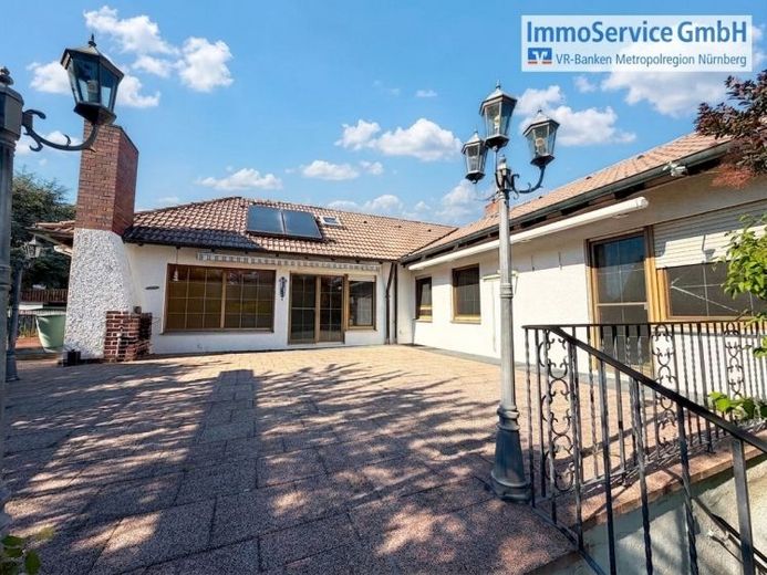 Bungalow requiring renovation, with a full basement, park-like grounds, and a double garage. – Photo 1