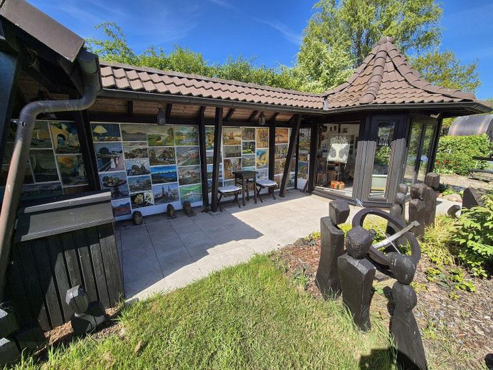 Pavillon mit Überdachung