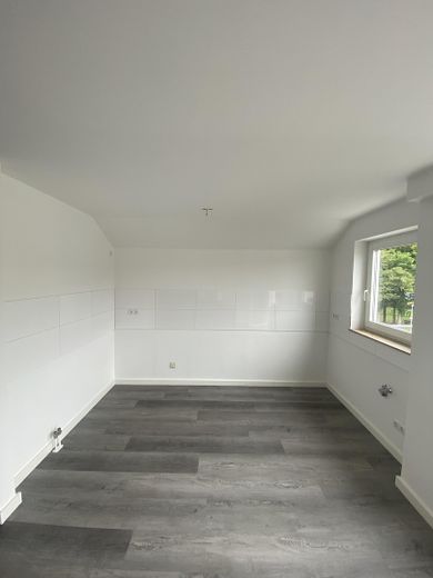 Zentrale 3 Zimmer Wohnung in Lohmar, Klimaanlage, Balkon – Küche