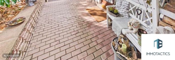 Idyllische rijwoning in het Schindeldorf met terras & tuin – als eigen woning of belegging