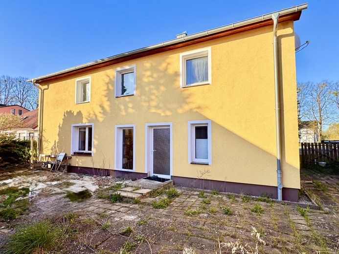 HORN IMMOBILIEN++Einfamilienhaus in Pasewalk mit Einbauküche, Kamin und viel Platz für Ihre Familie! – Hausansicht