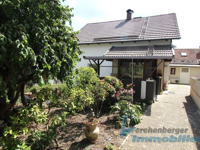 Einfamilienhaus mit Nebengebäude und Garten in Marklkofen-Steinberg – Photo 1