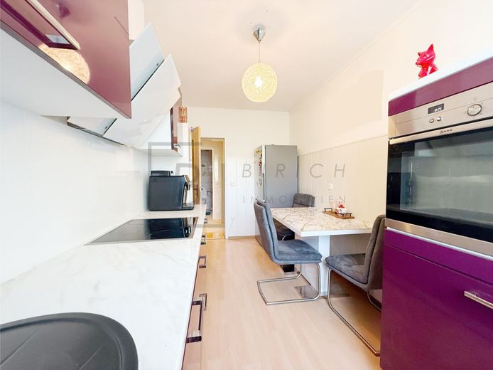 Helle 4-Zimmer-Wohnung in zentraler und familienfreundlicher Lage &amp; KFZ- Stellplatz – Küche