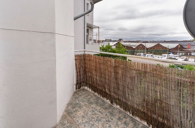 Leben in einer renovierten 3-Zimmer Wohnung mit Balkon – Balkon