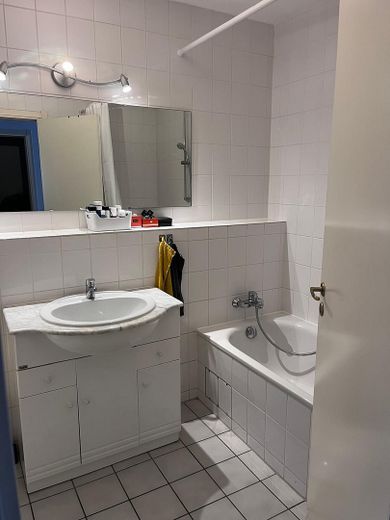 Helle 2-Zimmer-Wohnung, Balkon, neue EBK, Fahrstuhl, Naturschutzgebiet (Lesum) von Privat – Badewanne u Waschbecken