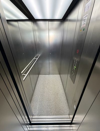 Perfekt geschnittene und zentrale Wohnung in bester Lage – Aufzug