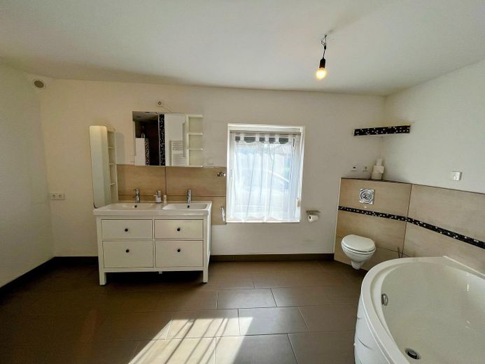 Bad mit Doppelwaschbecken