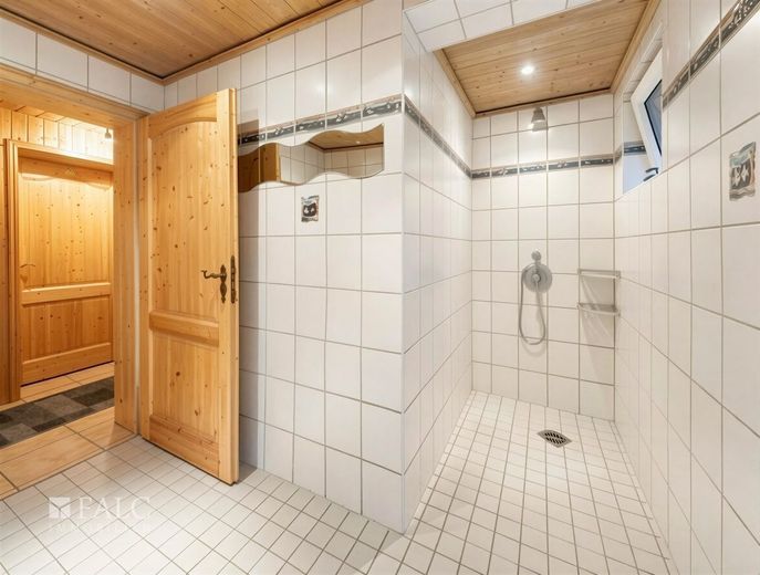 Zwei Ebenen, viele Möglichkeiten - Ihr neues Familienreich samt Gartenparadies! – Badezimmer