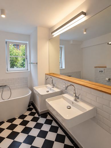 Keine Provision, Südgarten, energetisch topsanierte Stadtvilla, Villenkolonie Pasing I – Masterbad