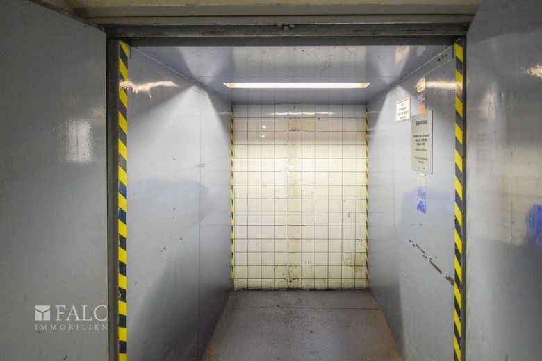 Attraktives Ladenlokal in erstklassiger Innenstadtlage – Lastenfahrstuhl