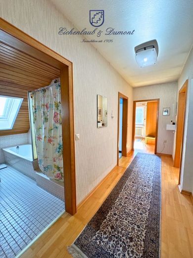 Freistehendes 1-2 Familienhaus in zentrums-und naturnaher Lage, sofort nutzbar – Flur OG