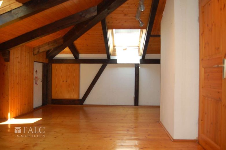 +++Großzügiges Einfamilienhaus mit Einliegerwohnung in begehrter Lage+++ – Schlafzimmer_DG