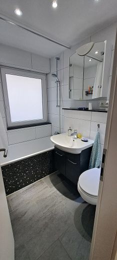 Einziehen und aufblühen: modernisiertes 5,5 Zimmer Reihenhaus mit Garten & Terrasse – provisionsfrei – Foto 13