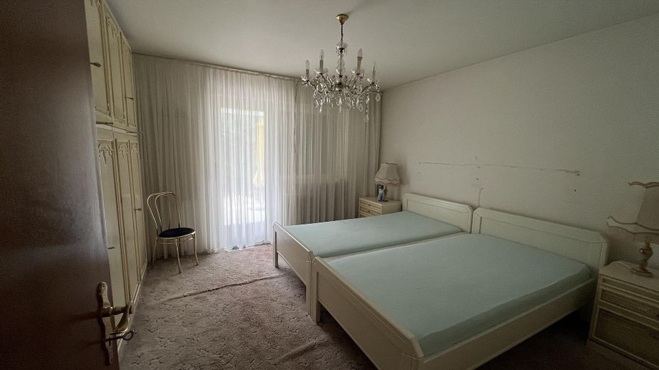 Dom jednorodzinny o powierzchni 1,5 kondygnacji z garażem w Malsch – EG Schlafzimmer