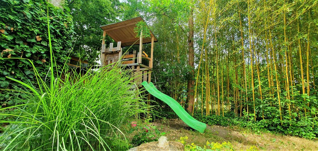Viel Platz für die Familie am Marienbergpark – 160 m², 6 Zimmer, 2 Bäder, Südbalkon & Garage – Spielturm mit Rutsche