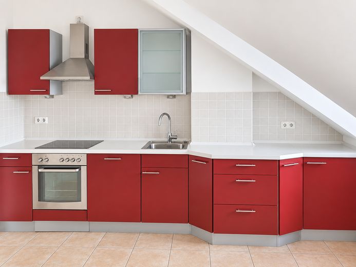 Schöne DG-Wohnung mit Einbauküche im Herzen Haar's – Einbauküche